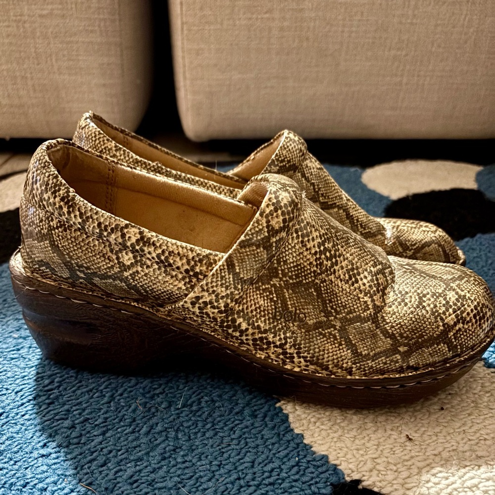 BOLO by Born Snakeskin Print Clogs / Work Nursing Shoes Women’s Size 9 US 40.5EU